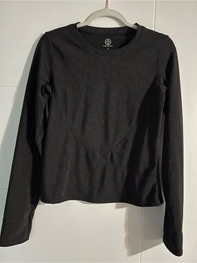 Black Long-Sleeve Yoga Top